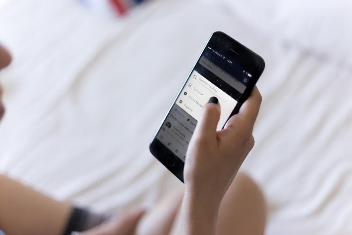 How To Deal With Negative Online Reviews (2026 Updated)